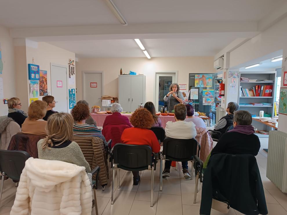 Les assistents al Taller d'alimentació saludable surten satisfetes del curs